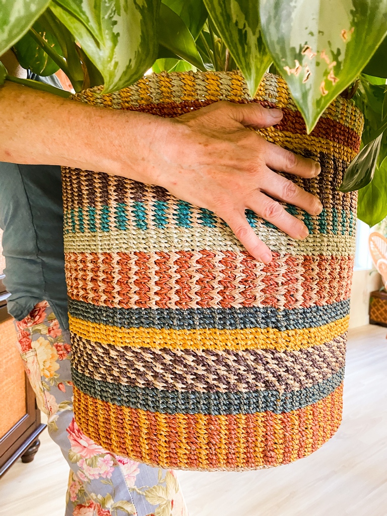 You can enhance the look of your indoor plants by storing them in decorative baskets.⁠ 🌿 
⁠
We put together a list of 21 large baskets for houseplants to add some style, color, and texture to your home. Click below to shop.⁠
⁠
joyusgarden.com/plant-baskets/