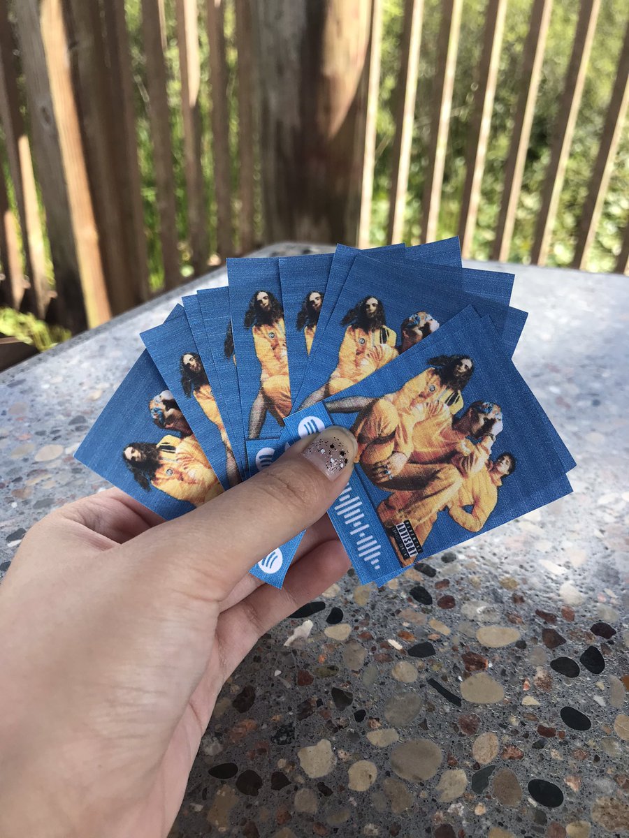 GENEPARX's tweet photo. parxies promoting parx at the park #TeamSnowGlobe #GreatestHitsComp https://t.co/smw5tDk4ek