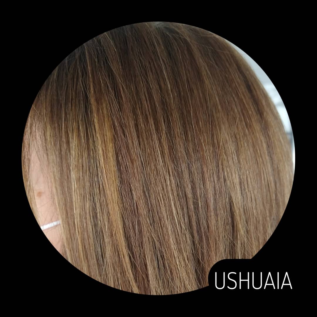 USHUAIAPELU's tweet photo. Técnica Smoky Hair que le aporta muchísima más luminosidad y frescura a esta melena midi. Ritual Fusiodose de Kérastase para reequilibrar la nutrición y brillo del cabello.
Gracias por elegir PELUQUERÍA USHUAIA 😍. #amurrio #frenchbalayage #ExpertoColorista #colorguru #midihair https://t.co/m4j1evqVMx