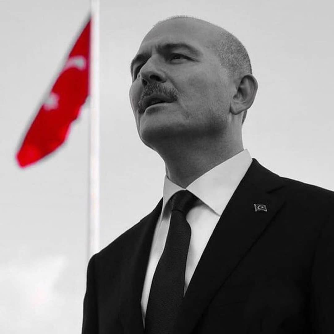 FesliAdamlar's tweet photo. Hdp'ye Bakanlık Vereceğiz Diyenler.
Teröristlerin Kökünü Kazıyan ADAMA İstifa Diye Bağırıyorlar.
Vallahi Seninleyiz.
Billahi Seninleyiz.
Bin Soysuza Bir Soylu Yeter
#SeninleyizSoylu #SoysuzlarınKabusuSoylu #MilletinAdamı https://t.co/K07hIatgBp
