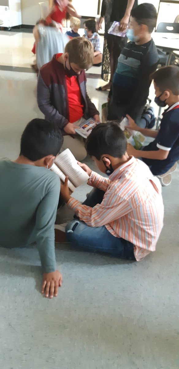 sofysabiduria's tweet image. Our 2nd grade 1st Annual "Book" Prom was a BLAST!!💃🕺
@Camey_ES