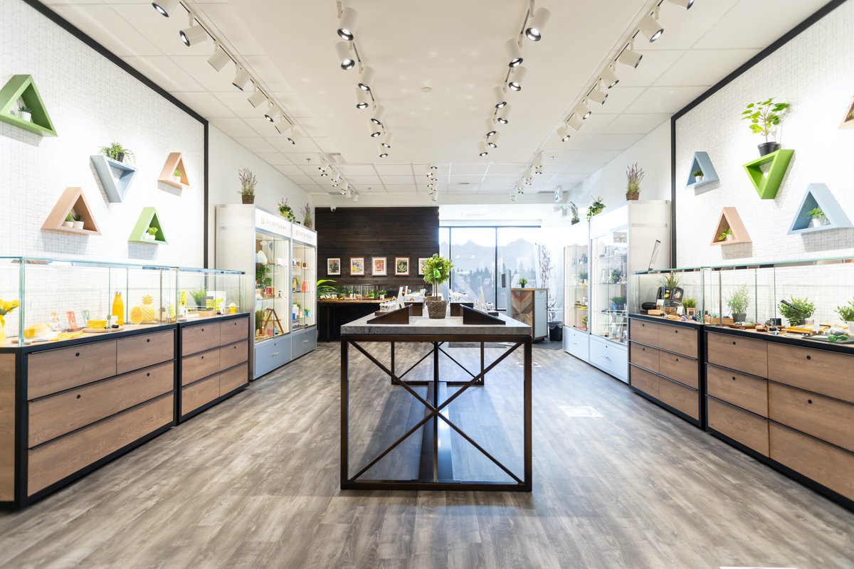 AlisaKuzmina's tweet photo. Located in the southwest sector in the community of #MacEwan, you will find a @SpiritleafCA cannabis shop in #Edmonton
#Spiritleaf #spiritleafCA #cannabisretail https://t.co/nBwebB6LwT
