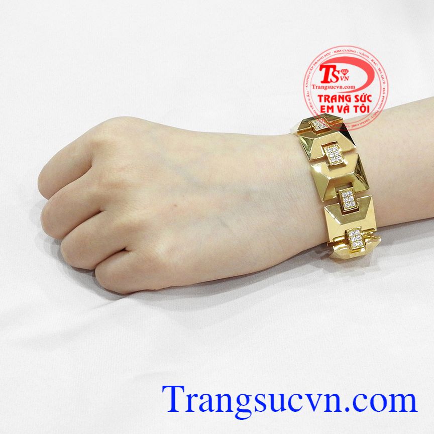 trangsucvn_com's tweet photo. https://t.co/CfQg8TbkOO Lắc tay vàng tây nam tính được chế tác theo công nghệ hiện đại mang đến sản phẩm hoàn mỹ. https://t.co/qbJTKAZhiz #lactaynam #lactayvang #lactaynamvang #vongtayvang #evt #EMVATOIhttps://evt.vn/https://emvatoi.vn/ https://t.co/goE4VbENGD