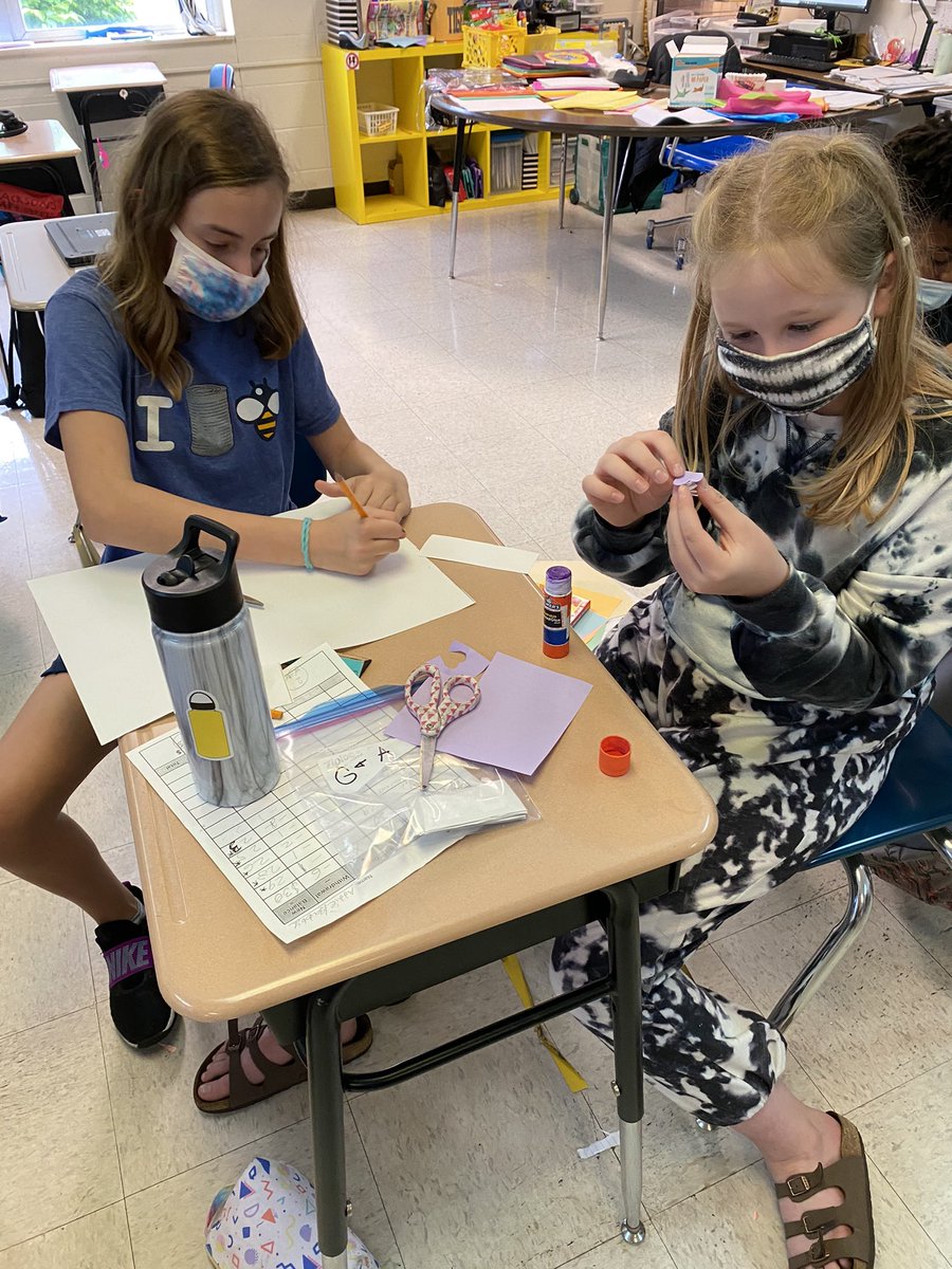 tigerteacher06's tweet photo. Little Economics project underway @RaymoreTigers https://t.co/i3qB8YdTfX
