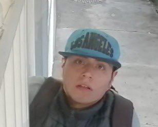 colanahuac_cdmx's tweet photo. ⚠️⚠️⚠️⚠️⚠️

¿Lo reconoces?

Este angelito forzó la chapa de uno de los edificios de Marina Nacional 200. 

Lo vieron por Lago Silverio. Al parecer vende droga.

RT hasta que se entere que ya lo están buscando.

Que sea él el que salga con miedo a la calle👊🏼

Va video👇 https://t.co/o2qYSnAzZV