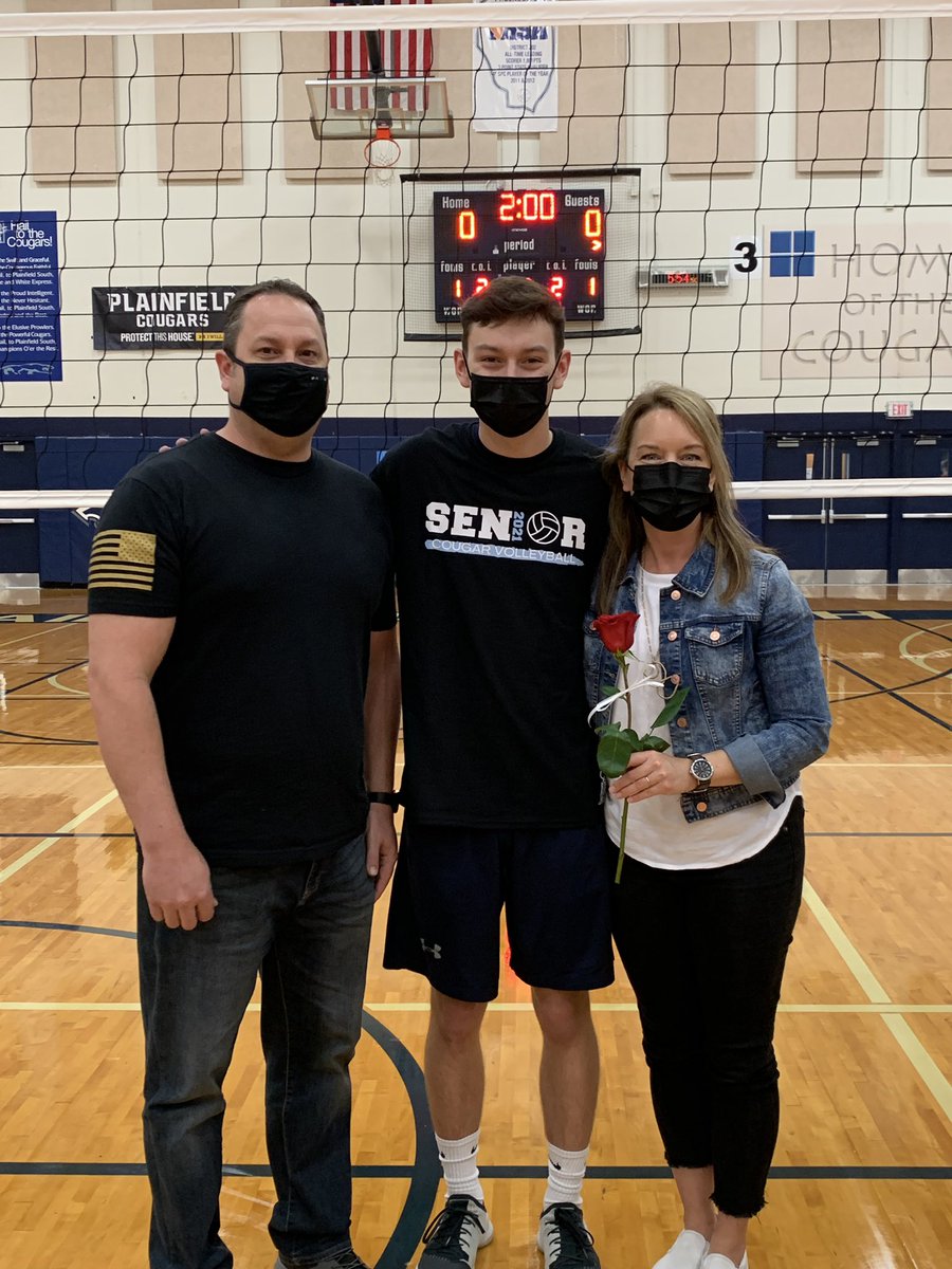 psdsalvatore's tweet photo. We ❤️ our seniors! (Sorry Tyler, I didn’t mean to exclude you!!!) https://t.co/45FcB7dVJw