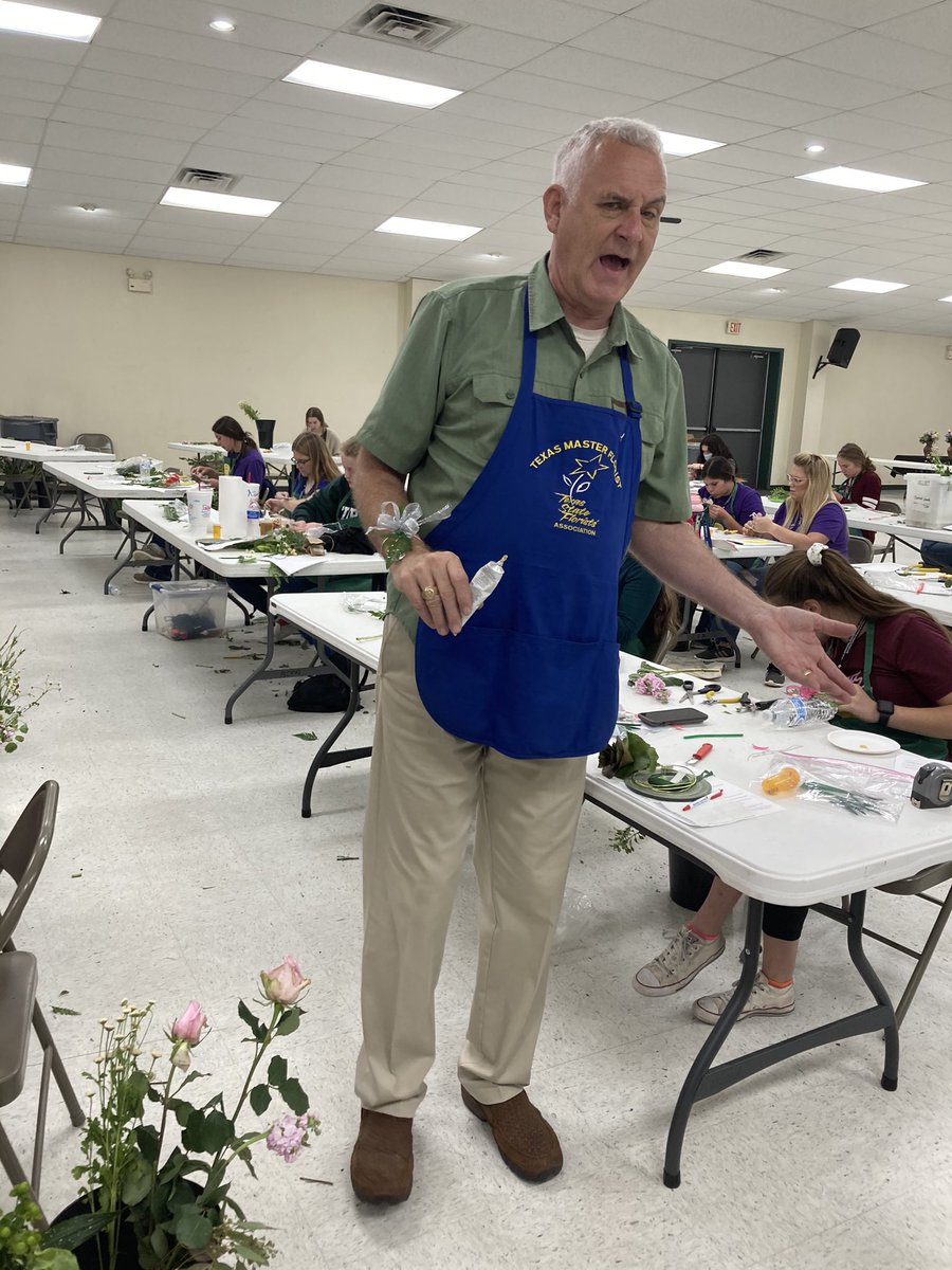 cantonffa's tweet image. 🌺Young Florists of TX ‘21! 🌺

Morgan, Jade &amp;amp; Meredith spent the day adding to their 🌺 skills!

Be on the look out for Mere &amp;amp; Morgan to sneak these new skills into Floral Club Next Year!

I almost forgot the most important thing-they have aprons now, so they’re pretty official!