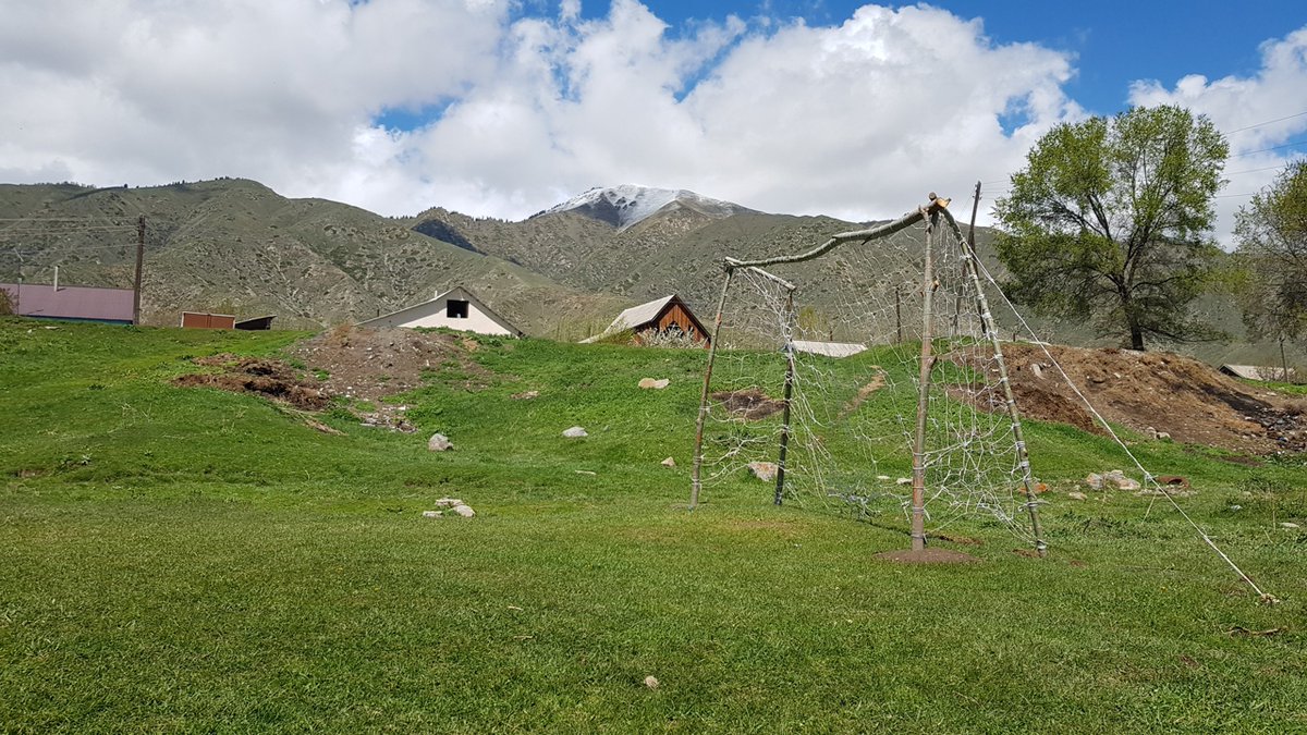 RUSNLF's tweet photo. Somewhere in the deep Kyrgyz Non-League

📸 @sergeyalyaev https://t.co/dD6dyzxIPU