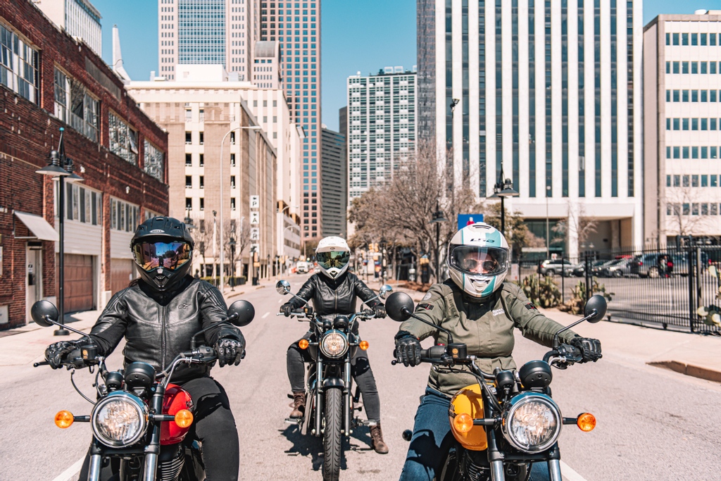 EatSleepRIDE's tweet image. How far will you go to be safe on the road? Join the ride to advocate for motorcycle safety around the globe on Saturday, May 29th #ESRapp ✌️⁠ esr.cc/syncride-2021⁠

@RoyalEnfield_NA @REVIT

#SyncRIDE #EatSleepRIDE #ATGATT #motorcyclesafetymonth #revitriders #royalenfield