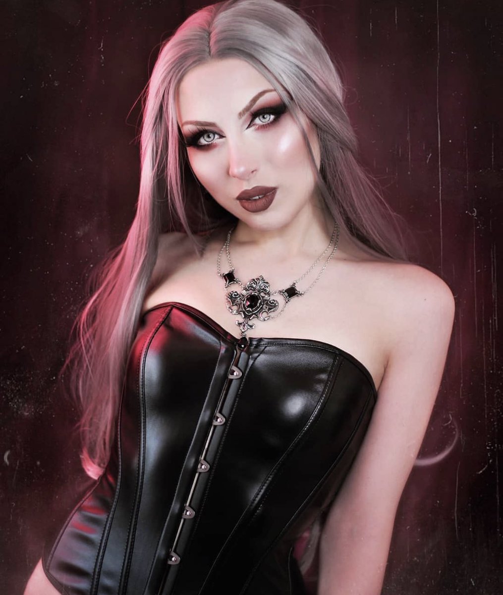 Obsessed with this look by <a href="/vesmedinia/">Vesmedinia</a> using our Antiquity Palette and the Requiem Liquid Lip Vial🥰🖤

shopnoctex.com/products/antiq…

shopnoctex.com/products/liqui…