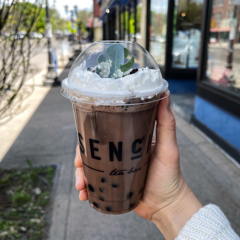 senchateabar's tweet photo. Hello, Chocolate Banana Tea Latte. The Flower Pot is the decadent, chocolate-y treat we all need. And did we mention it’s topped with Oreos and whip cream? 

#SenchaTeaBar #Sencha #chocolatebanana #sweettreat #oreos #whipcream https://t.co/bMgCrBgCt9