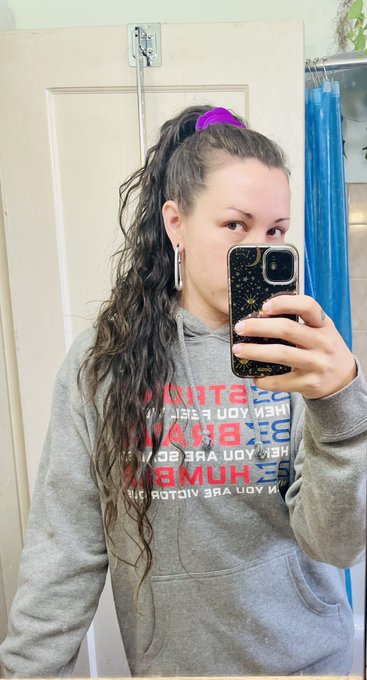 Long hair is long... https://t.co/PXYjMtlCV5