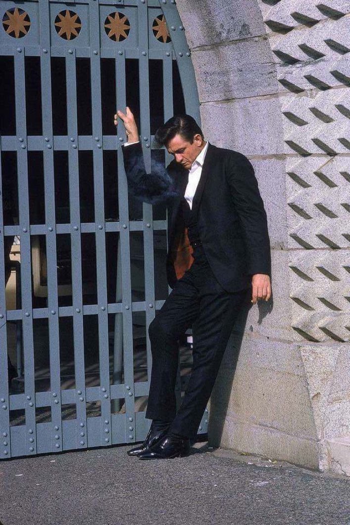 Super70sSports's tweet image. Johnny Cash before going on stage at Folsom Prison. Some people are just born with it, man.