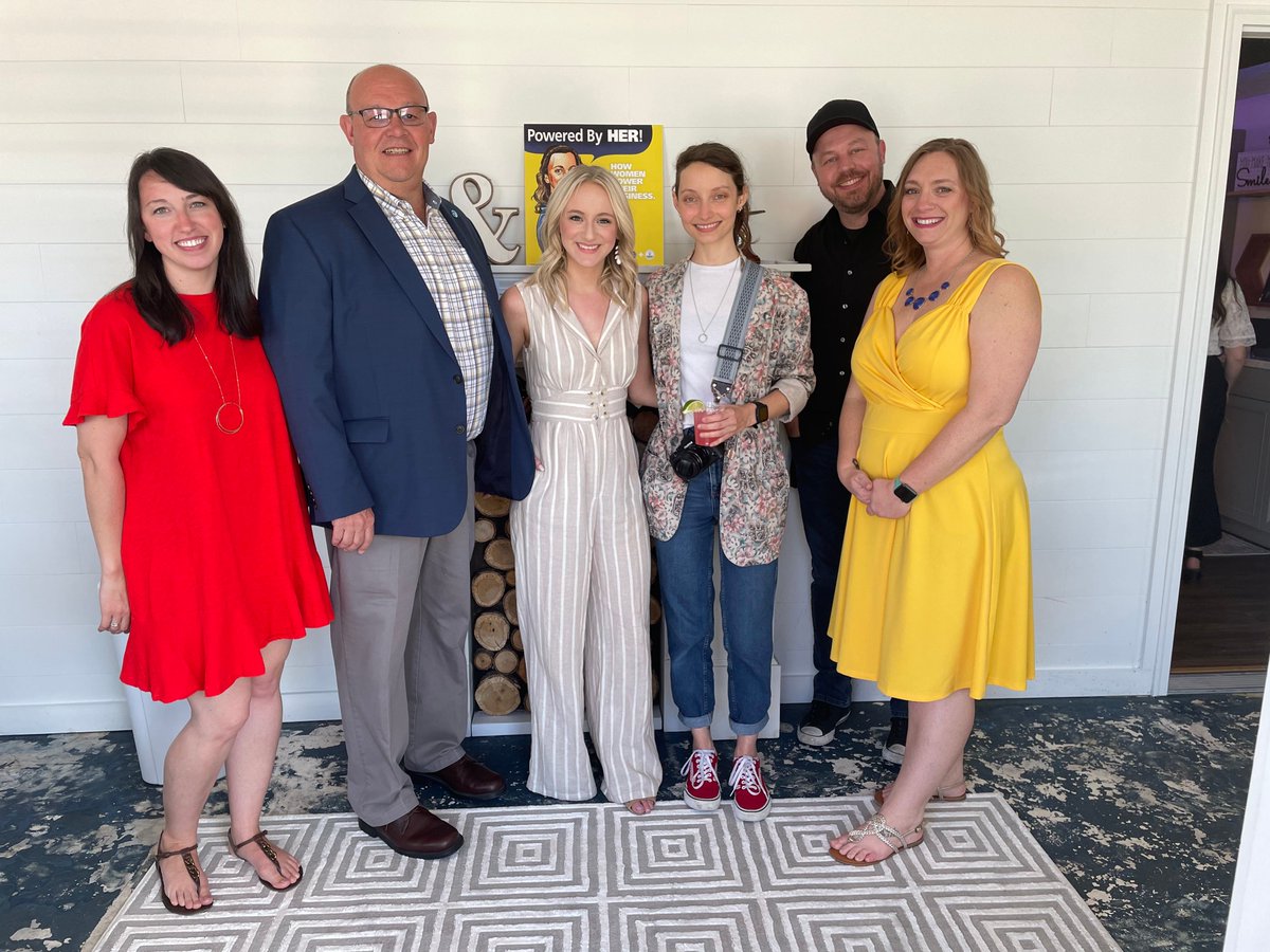 This past Friday Powered by Her celebrated their 50th episode release with a party that honored the amazing women of the Upper Cumberland. t’s a night we can’t stop talking about and we are so thankful to everyone that helped us celebrate the women that make up Powered by Her!