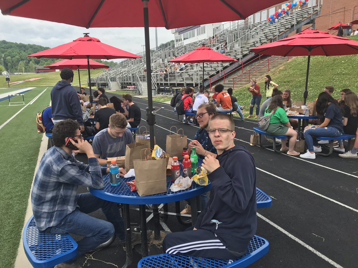 SDHSDrMcGaha's tweet photo. SDHS #Classof2021 Senior Luncheon! #GraduationNext @southdoylehs @SDCherokee @DarylChandler @EricTurner_EdS @MikeCarterSDHS @ADClarkDuncan https://t.co/JxDhyVTnbD