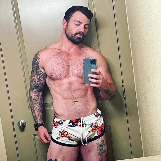 2 pic. Servin vacation tease daddy #bathroomselfie @maximus_mcfit ??? #gayman #gaymuscle #gayfur #shirtlessguys