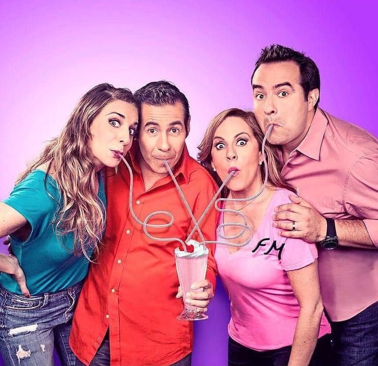 AH_MakeupStyle's tweet photo. De las sesiones más divertidas donde he maquillado y peinado @VIVImartinez01 @YordiRosado @roxcastellanos y @soymanolofer 
📸 by @carlo_gro #maquillaje #peinado https://t.co/dY6DGEUU66