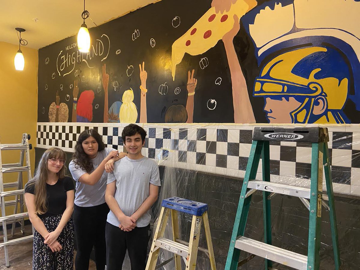 trojantribunehs's tweet photo. Come and check out the new mural at UNO’s pizzeria by our very own HHS students. So proud of the hard work done by Patricia Para, Joel Munoz, Mariana Arceo, and Kaitlyn Dejnowski. The mural looks awesome! https://t.co/PRI3EarQfC