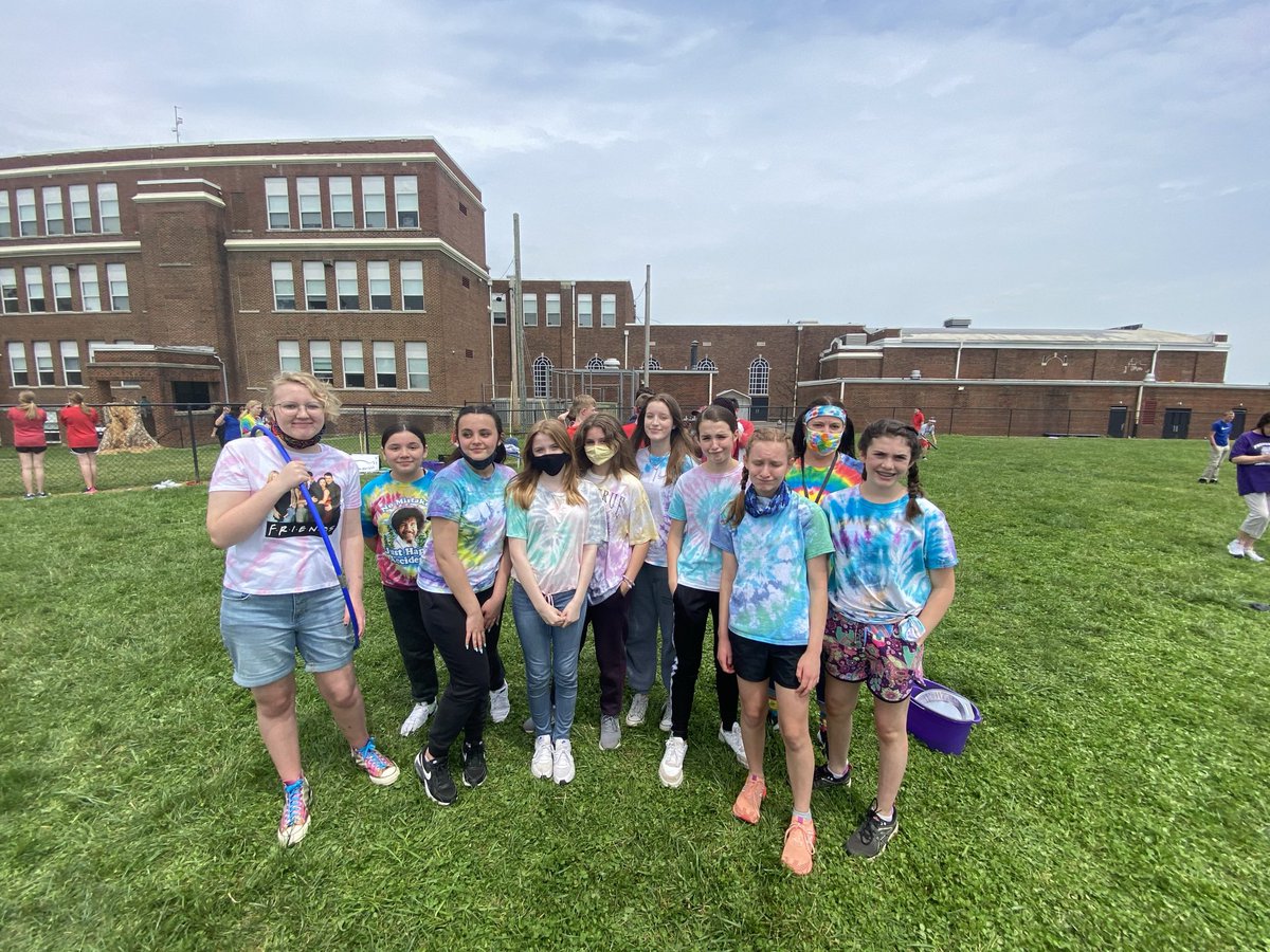 MMS_Panthers's tweet photo. Celebrate Summer #FinishStrong #7thgrade #FieldDayFun #TeamCompetitions #PantherPride #GreatDay2BAPanther https://t.co/JJmmFONPt9
