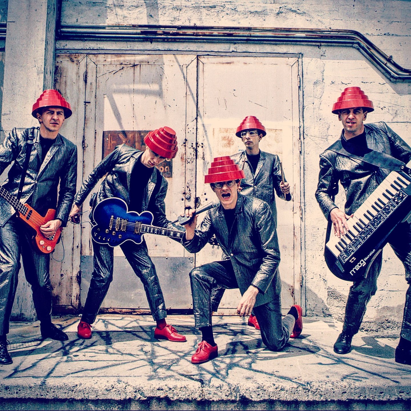 Happy 71st birthday to Mark Mothersbaugh of Devo! 