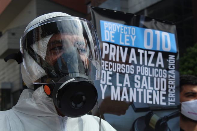 AntonioSanguino's tweet photo. La reforma a la salud #PL010 del expresidente Vargas Lleras y su partido en el Congreso, NO resuelve en nada los problemas sistema actual. Por el contrario profundiza la prestación del servicio a la salud como un negocio. #TumbemosLaReformaALaSalud
Debe ser archivado mañana. https://t.co/ZMcXWrt43u