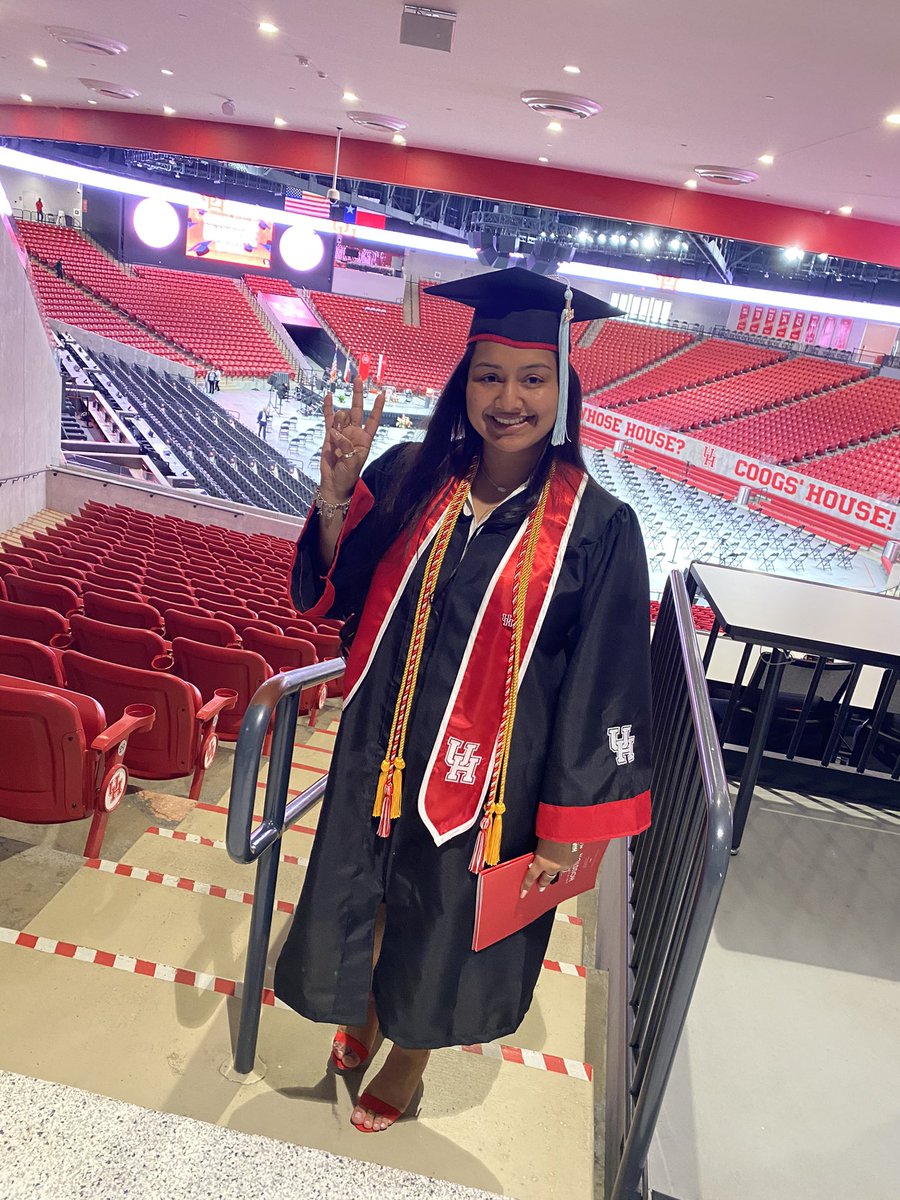 MsJReyes1's tweet photo. Y’all am an ALUMNA from THE UNIVERSITY OF HOUSTON❤️

🐾Bachelor of Science with a major in Teaching and Learning with a specialization in Bilingual Education EC-6🍎
❤️SUMMA CUM LAUDE
🐾3.75 GPA
❤️Employed 
🐾Teach Forward Houston Fellow
@UHCOE https://t.co/EinWTuI7wZ