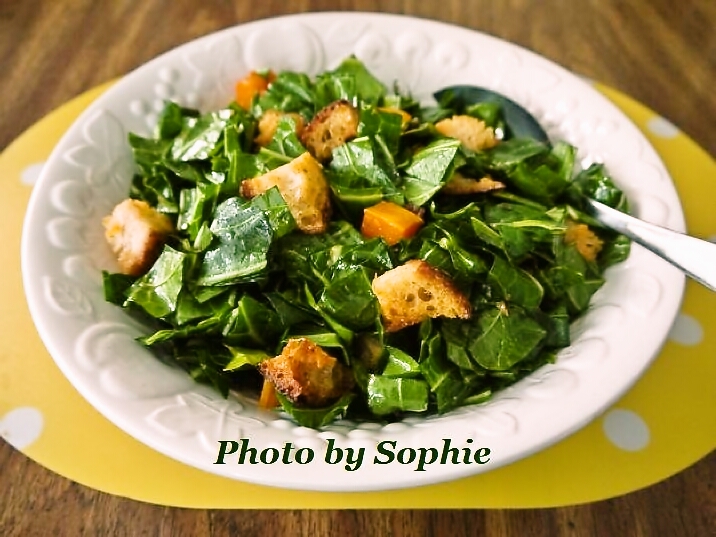 Mikaleo パンツァネッラサラダのレシピです 今回は コラードグリーンを使いました 大人数用のレシピだったので 少量に置き換えて作りました コラードはとても噛み応えのある野菜ですね 栄養豊富なのがうれしいです パンツァネッラレシピ T