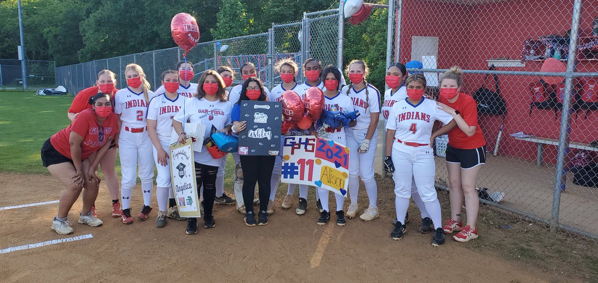 Congratulations to our wonderful Gar-Field Softball Seniors on Senior Night and their amazing Coaches! Kudos to Coach Amanda Cahow and Coach Ginger Scott ! You both are exceptional Gar-Field representatives! #G_FHSAthletics Proud of you both!