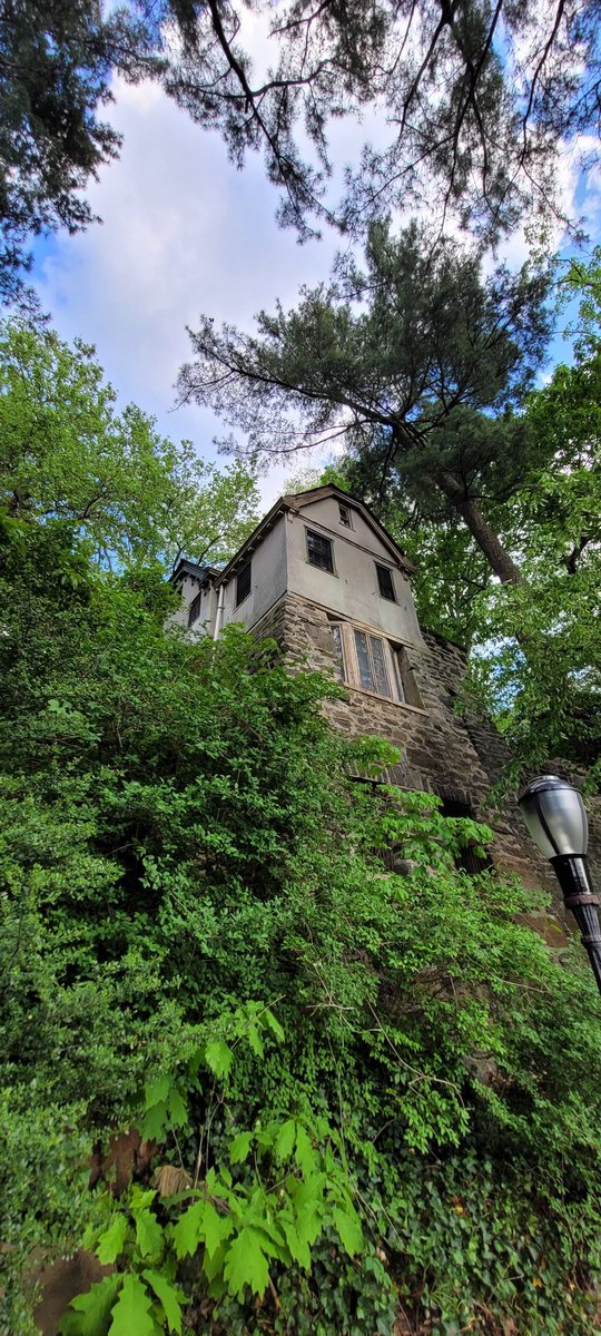 Park Trust office location at the beginning of #FortTryonPark in #NYC #Manhattan #Washingtonheights taken 5/18/21