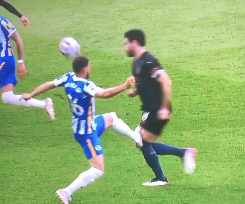 darksider071's tweet photo. @davidinho_21 John Stones got a red card few weeks ago. 
Jahanbakhsh got a yellow card today. https://t.co/zQBw3IQMmX