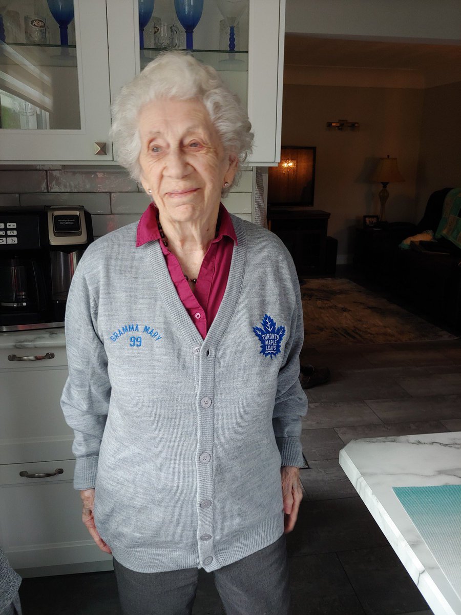 #LifesGoodMoment with Gramma Mary who just celebrated her 9️⃣9️⃣th 🎂❗️ <a href="/LGCanada/">LG Canada</a> #GoLeafsGo