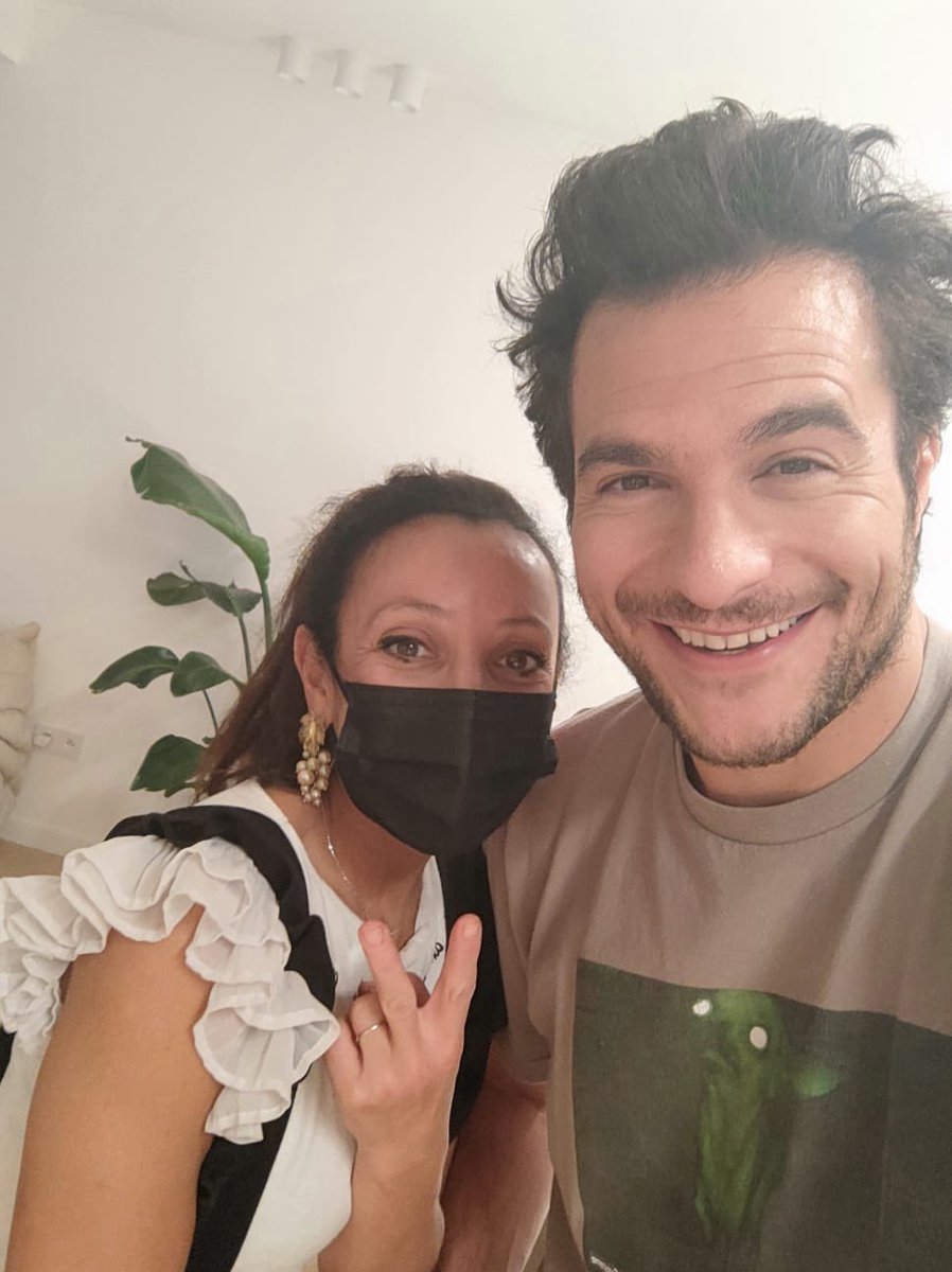 YourChefParis's tweet photo. Ce soir j’ai pu servir @Amir_Off  et sa belle chérie @litalaharonovitch ❤️
Merci pour cet agréable moment 🙏🏻😁

#traiteurmariage #chefadomicile #chefadomicileparis #cartecadeau #brunchparis #traiteurparis #eventparis #buffet #diner  #brunch #yourchef #yourchefparis #mariage https://t.co/NhuPdfu5yE
