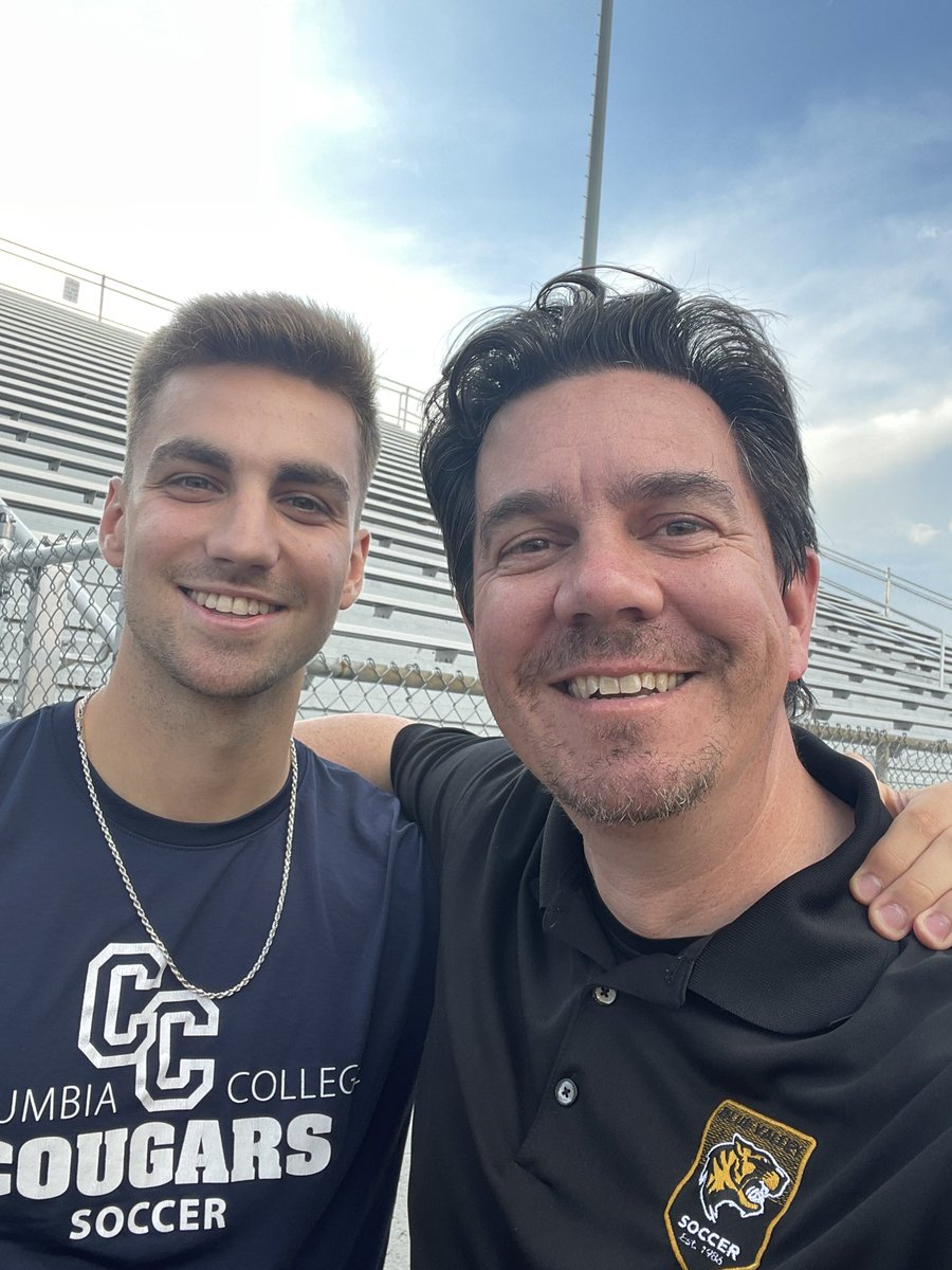 JohnDaleAnnc's tweet image. 🌧 delay visit with @BVHS_Soccer alum @AnthonyS_37 💪⚽️