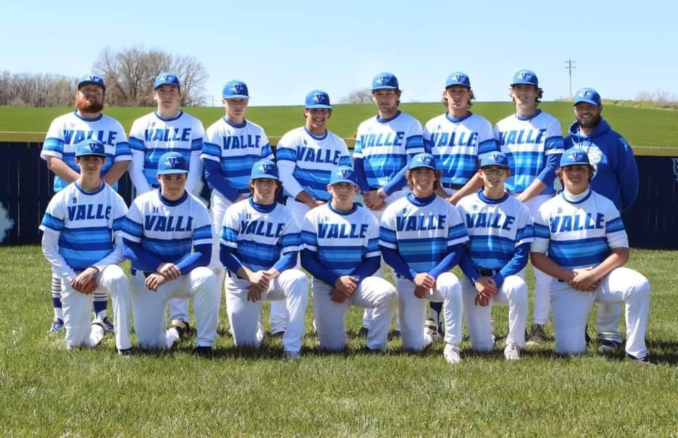Valle Catholic claims their first ever Class 4 District title (and 15th overall) with 9-1 win over Ste. Gen. Sirro's <a href="/PrepcastsSTG/">Frank Kirchmer</a> Co-POGs <a href="/carter_hoog5/">Carter Hoog</a> with big 3 run HR to bust the game open in the 5th &amp; WP, <a href="/ChaseFallert/">Chase Fallert</a> for his fine outing on mound. Congrats, DISTRICT CHAMPS!