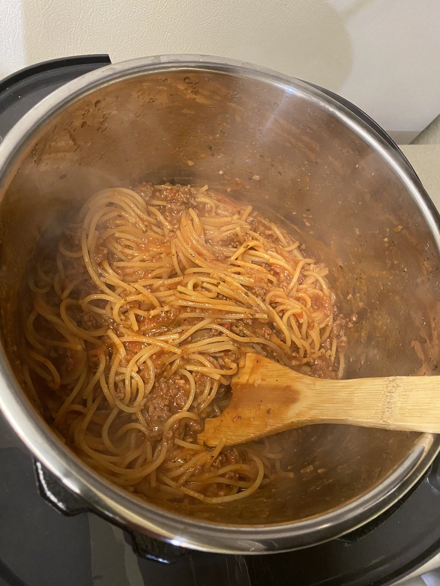 Asheenah83's tweet photo. Made some bomb 💣 ass spaghetti 🍝 in my new #quickcooker by @pamperedchef https://t.co/3eYxNmRno0