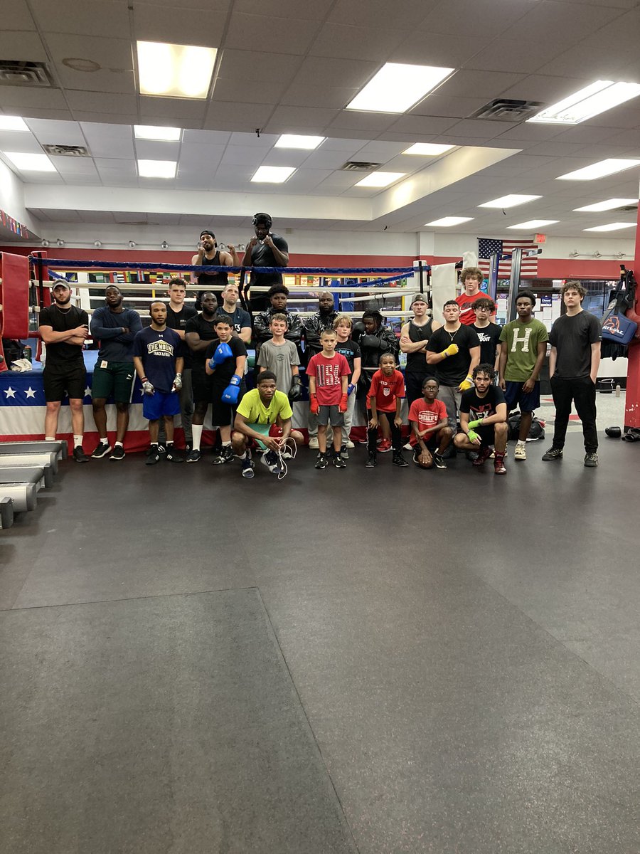 Barbosa1041's tweet photo. I’ve told ya WE BUILDING OVER HERE!!! #cherryhill #warriors #justhardwork #nogimmicks #tkofitness https://t.co/OODpiEmHZC