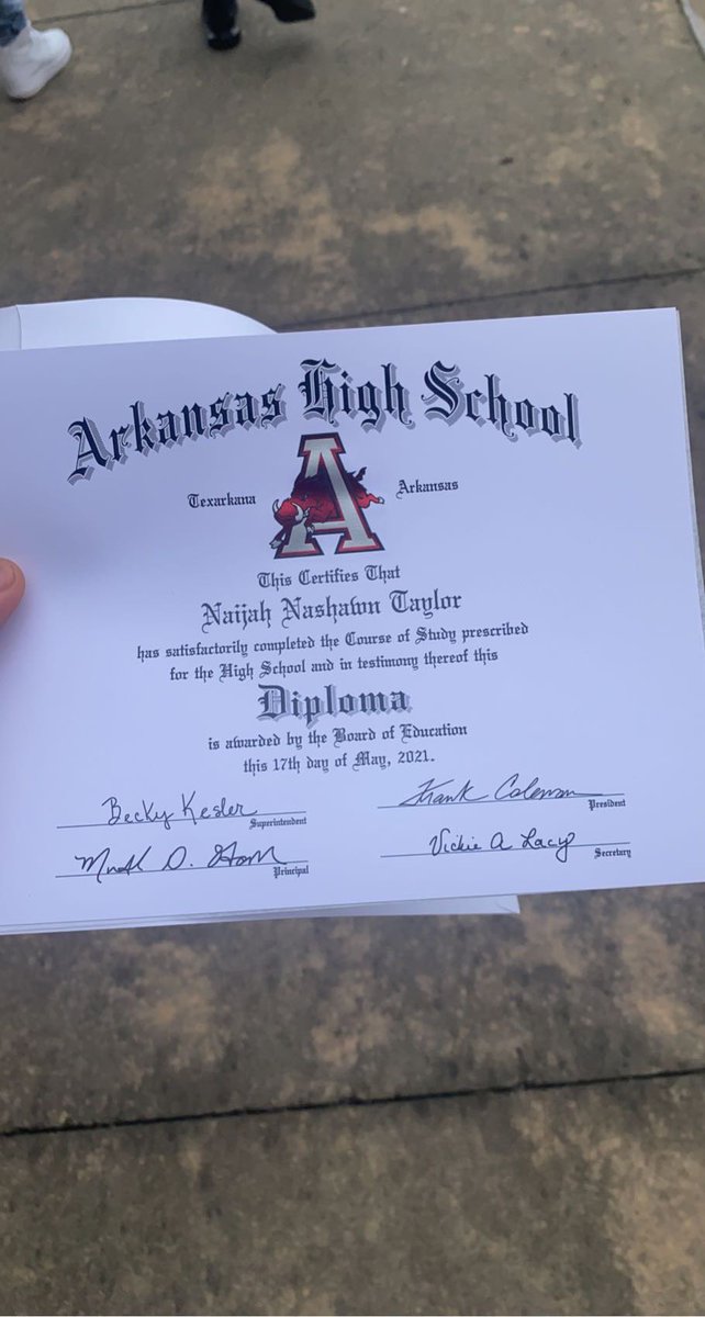 chase448_'s tweet photo. on to the next chapter👨🏾‍🎓#AGTG #Graduation2021 #buffup💜 https://t.co/VSDV7voaep