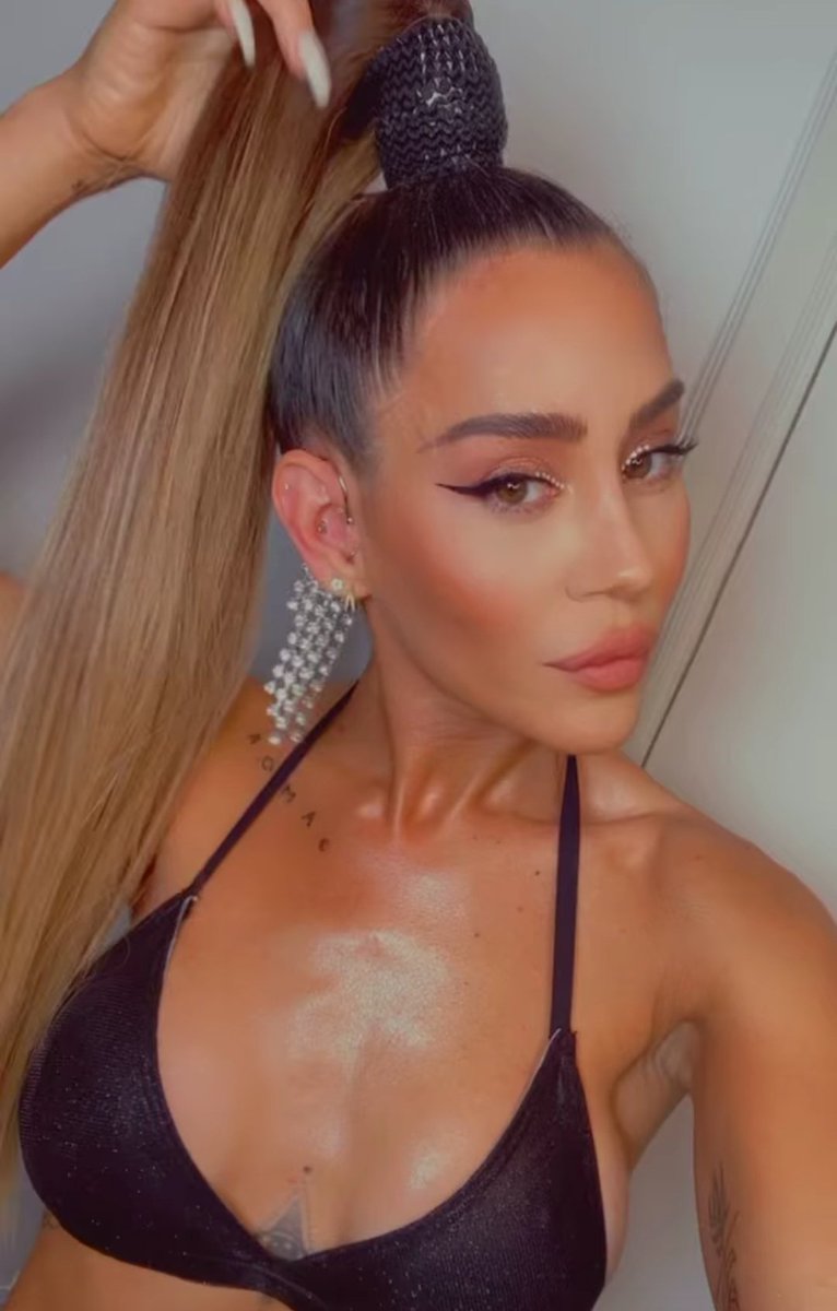 TENDENCIASok's tweet image. #ShowmatchLaAcademia
#Showmatch 
QUIEN ES MÁS DIOSA?

GUILLERMINA VALDEZ 👉 RT

JIMENA BARON 👉 FAV