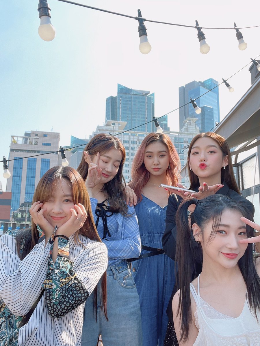 dubukeim's tweet photo. It seems just like yesterday we debut, time indeed flies so fast. I feel thankful to be a part of Secret Number, and met my unnies. 🤍 Happy 1st year anniversary for 5 of us! 🙈 https://t.co/7O2b5CBn5i