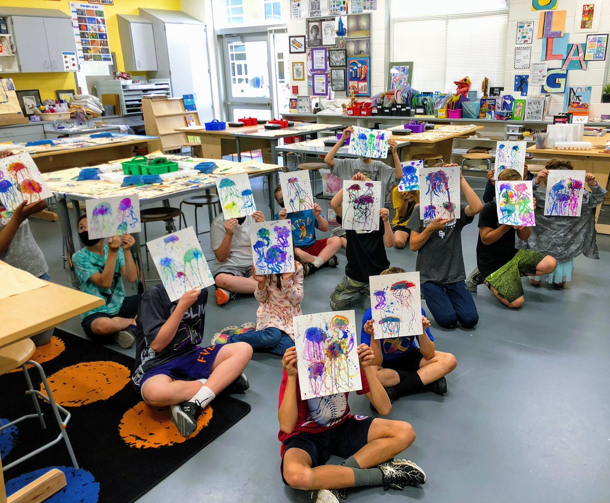 SouthLakesART's tweet photo. Make it take it! Colorful splashing jellyfish! @SouthLakesEl1 https://t.co/bUWDoa8Obn