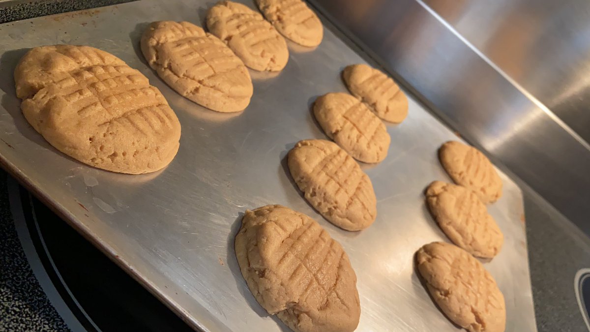 CounselorEch's tweet photo. Not my usual cookies, in fact, idk if ever have made these on my own...but sure always feel close to my grandpa when baking, and making these on a whim tonight! ☺️ #thelittlethings #danceinthekitchen #concertinthekitchen https://t.co/PFbOssy2jt