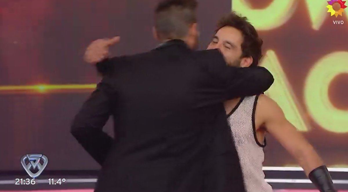 Gabriel18598561's tweet image. Tinelli: " Aca respetamos los protocolos" #ShowmatchLaAcademia
- 1 minuto despues