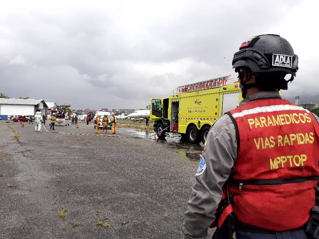 BomberosAerona1's tweet photo. #Hoy  Realizando prácticas en conjunto en la #bagfm en colaboración con @95ETAMIRANDA @BagfmAmb @paramedicosmtt y #bomberosaeronauticos https://t.co/Iv1jJLWAww