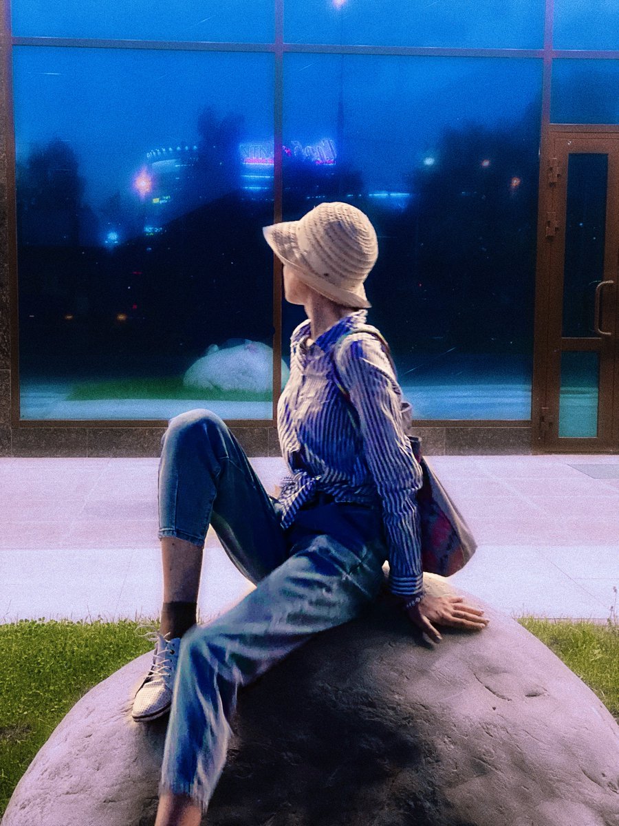 splash_intro's tweet photo. у меня впервые с начала года появились свои фотографии, ну нихуя ж себе

а то я даже сама уже забыла, как выгляжу💀

и они мне даже  нравятся, атмосферно вышло, аж  не стыдно выложить во все соцсети и не фотографироваться еще полнода https://t.co/I2ociY9ZNl