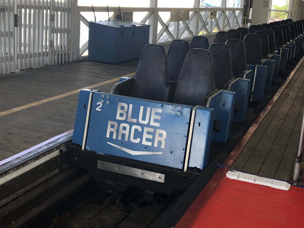 KingsIslandPR's tweet photo. These two! #KingsIsland https://t.co/ewyqoLrZ5z
