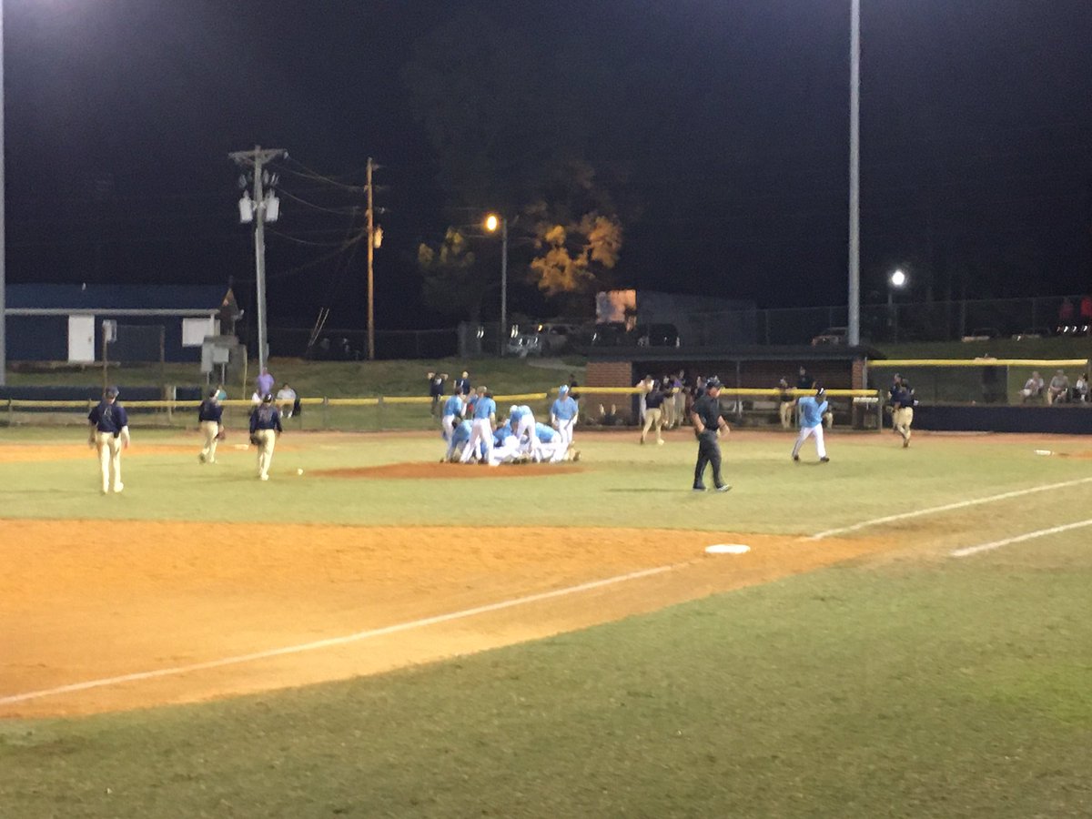ChingChingSA's tweet photo. Congratulations to @UPHS_Baseball on defeating Lee County HS tonight 4-3 scoring the winning run in bottom of the 7th! @UnionPinesHs
#UPBaseball
#ChingChing https://t.co/s3CXf81fwR