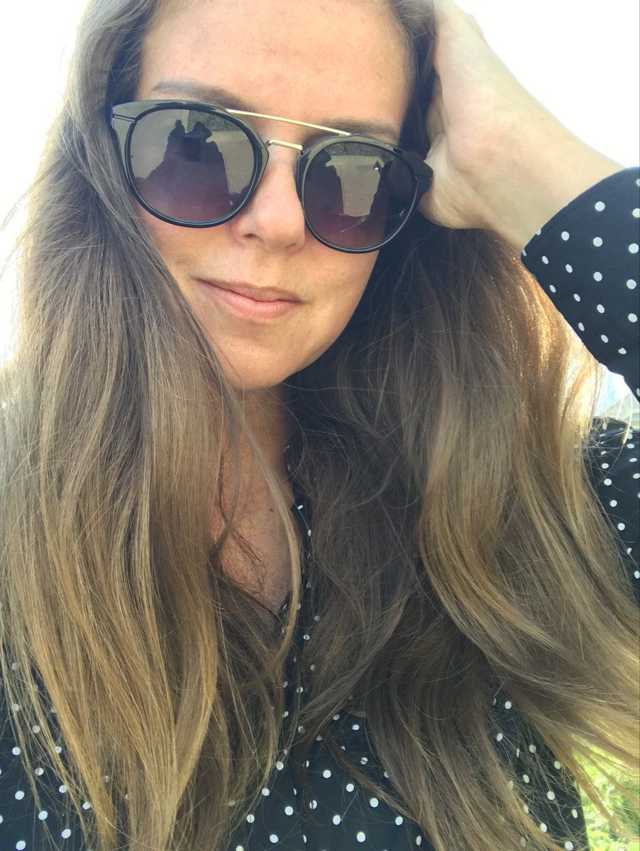 AliciaAlarcon's tweet photo. Me urge ir al teatro, a la playa, a una comida que acabe en cena y a una cena que acabe en desayuno. Me urge un museo, me urge saludar con abrazos y me urge un viaje que empiece con una copa de tinto antes de subir al avión... #Prontito ❤️🙏🏻 https://t.co/QIyjX5igil