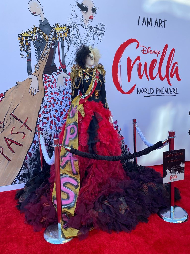 best of emma stone on X: #Cruella's costumes are being presented at the  premiere in Los Angeles  / X