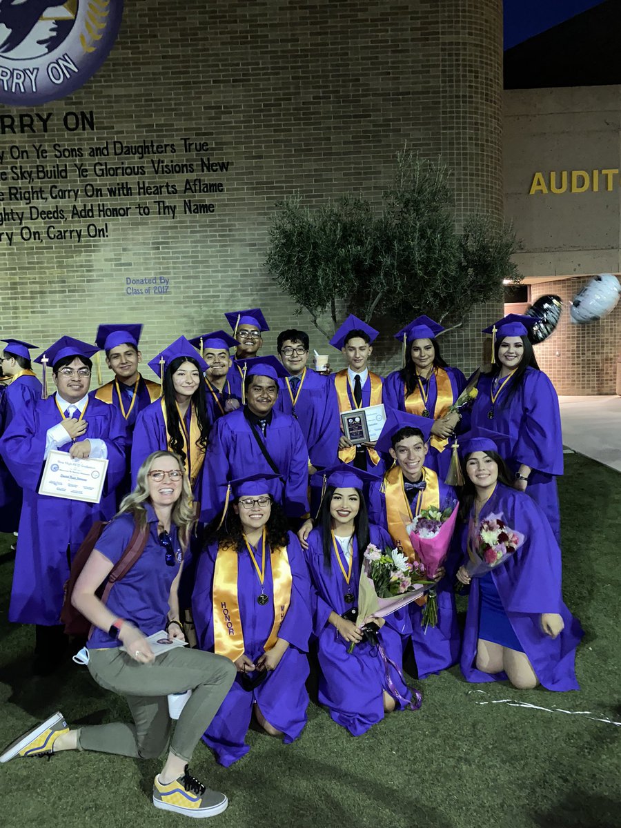 KinoAVIDCrew's tweet photo. How it started VS how itβs going #avidcrew #gritclub #collegebound @MesaAVID @AVID4College
8th grade β‘οΈ SENIORS π https://t.co/DfepJbgQYc