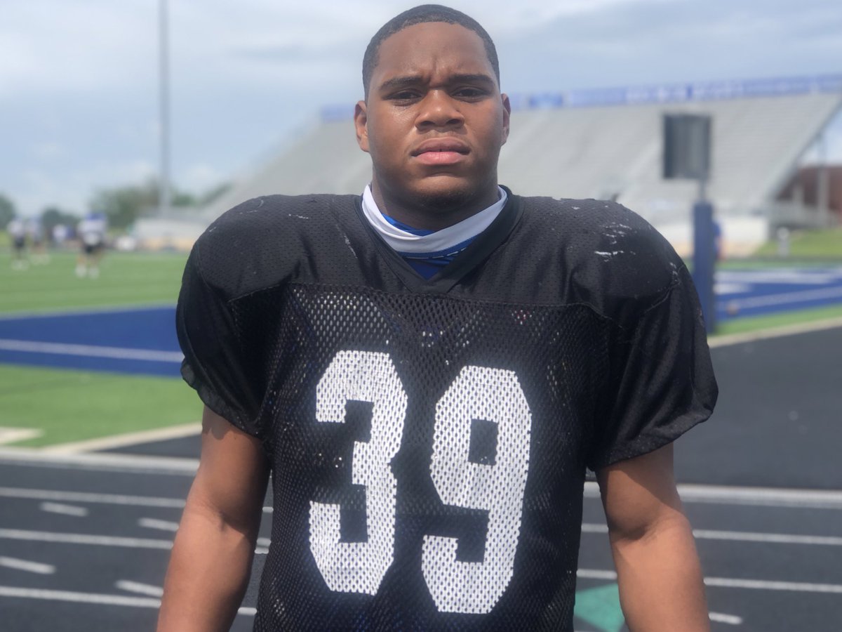 Fort Worth Brewer 2024 LB Elizjah Richardson (<a href="/TheyFlee_E/">Elizjah Richardson</a>) has a stout build and a nose for the ball at 5-10, 205